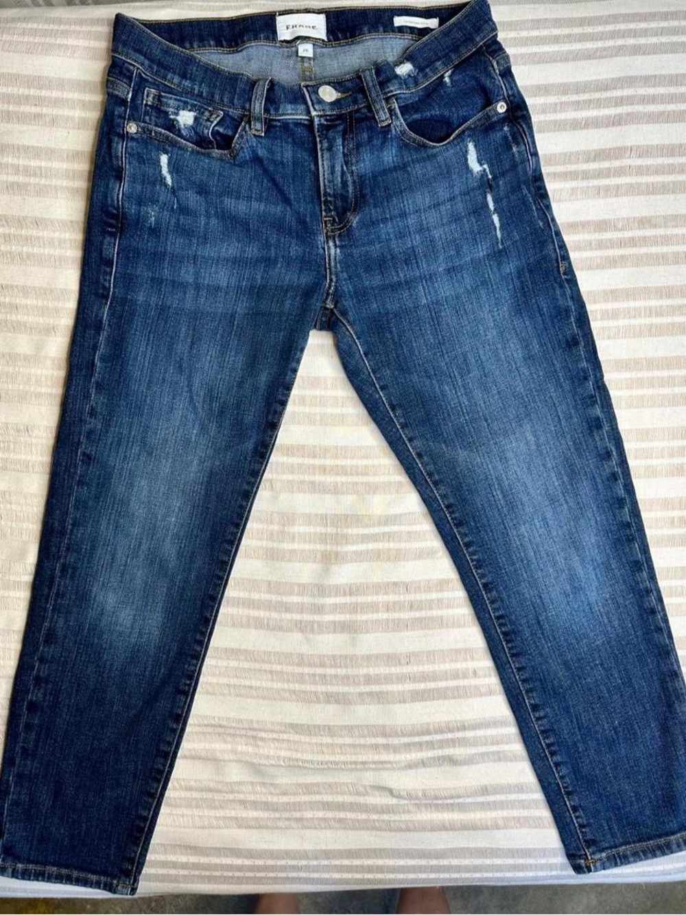 FRAME Le Garçon Distressed Jeans Crop Fit - Picture 2 of 9